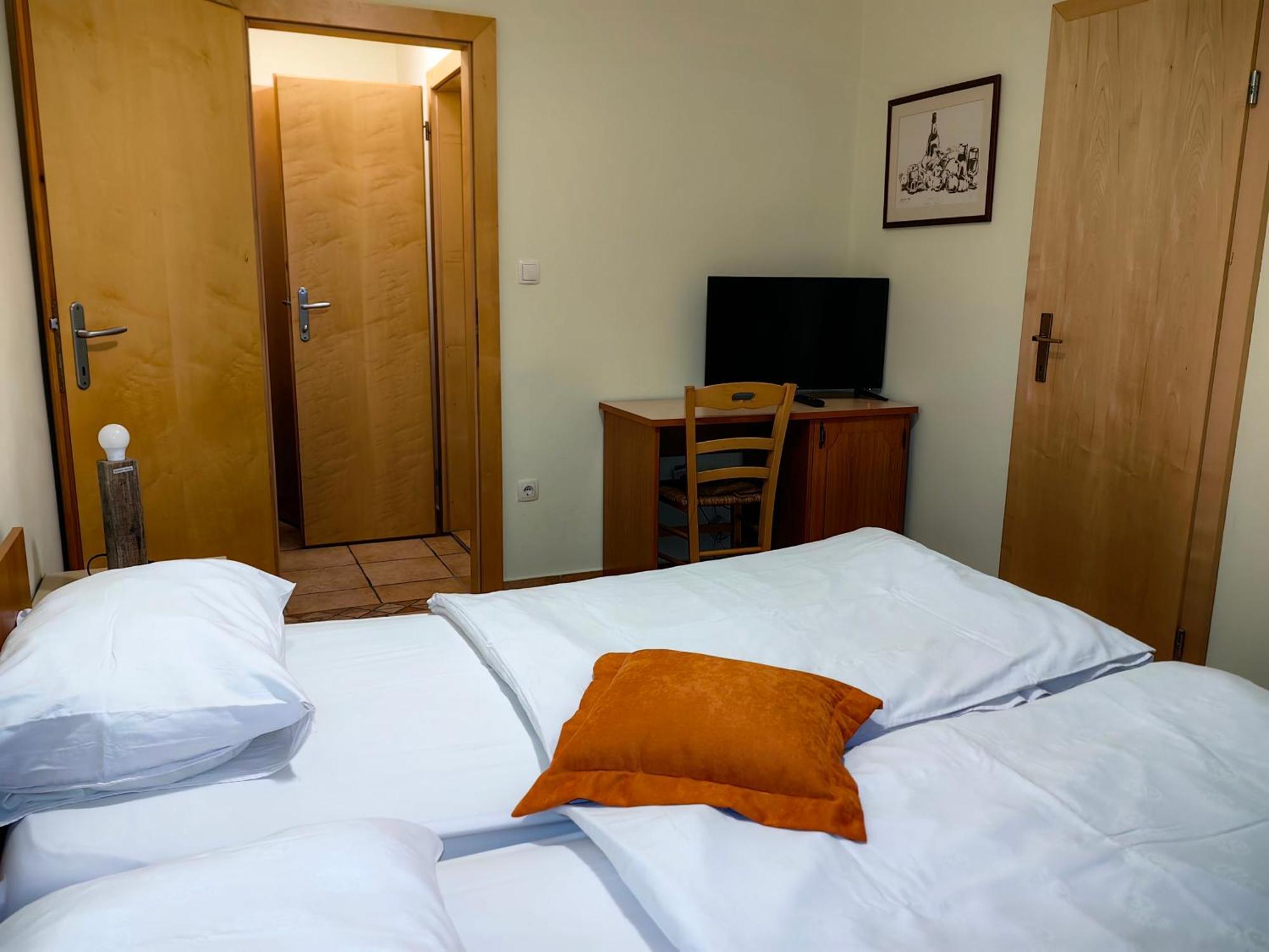 Hotel Kovac Osilnica Bagian luar foto